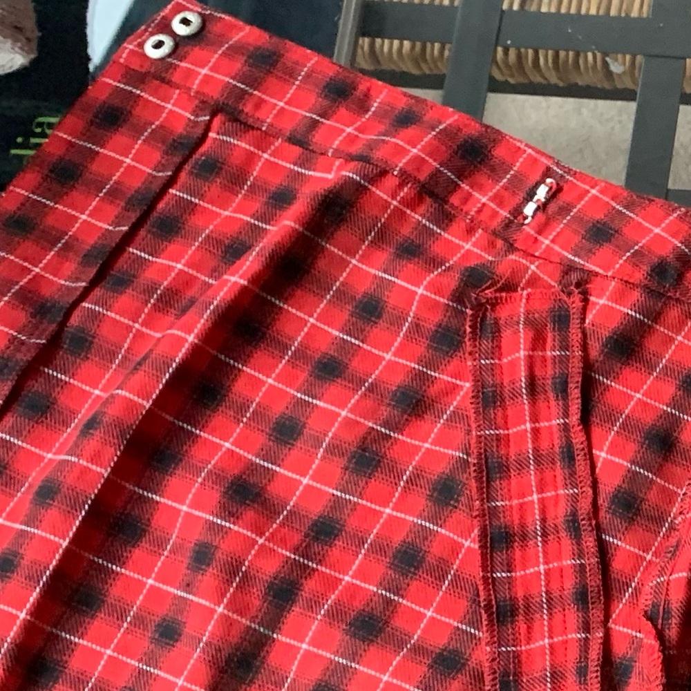 Red plaid skirt - Picture 9 of 11